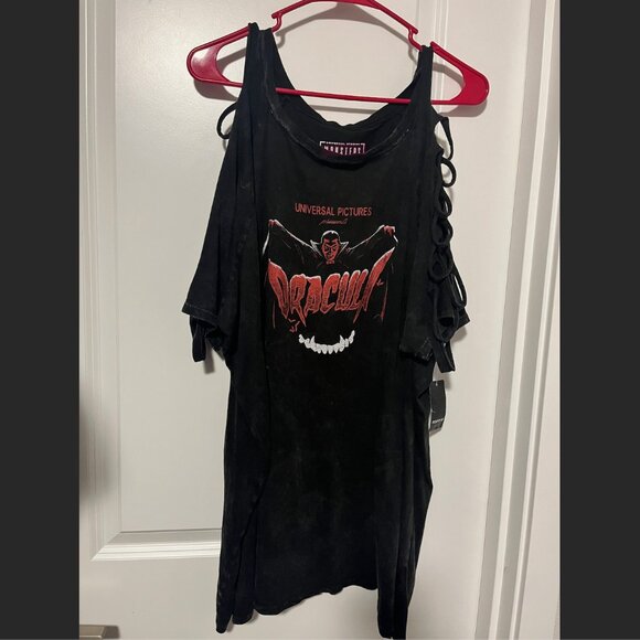 Torrid Universal Monsters Dracula Black Mineral Wash Slashed Crew Top 4/4X NWT - Picture 5 of 8
